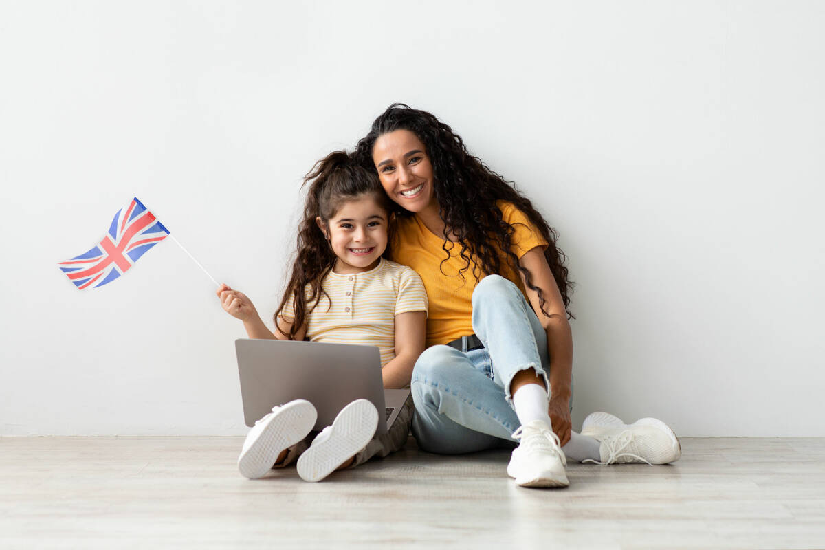 Mother and daughter Travel to London from the US with a UK family visa.