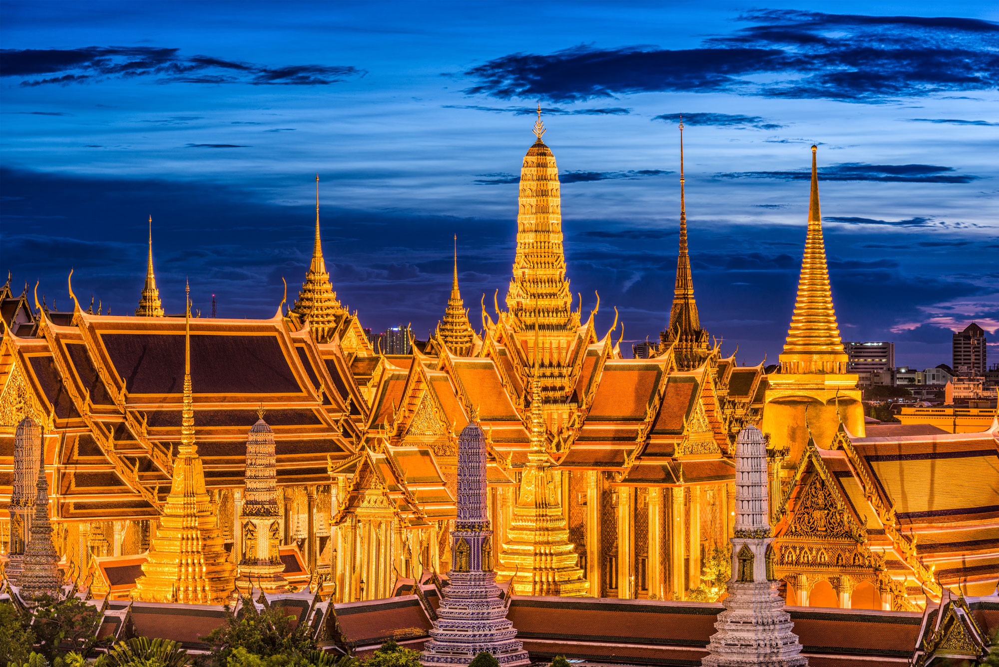 The city skyline of Bangkok, Thailand is a sight to behold. Get your Thailand visa for green card holders to visit this magical land.