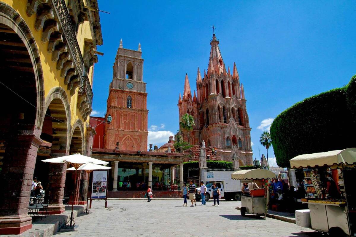 The beautiful architecture of San Miguel de Allende, renowned for its safety and status as a UNESCO World Heritage Site, makes it a popular travel destination in Mexico.