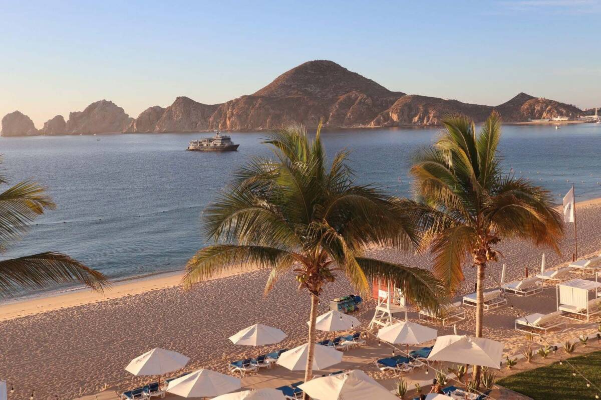 Experience warm travel in Los Cabos,     Mexico.