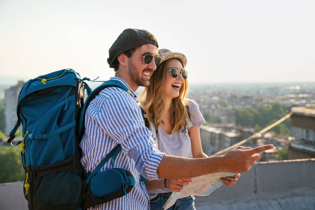 Couple backpacking through Europe